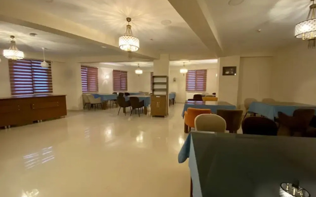 Grand Life Hotel