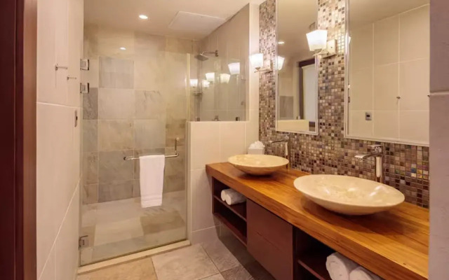 Indura Beach & Golf Resort, Curio Collection by Hilton
