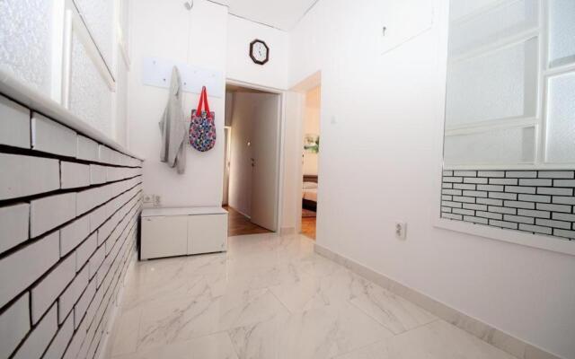 Apartment Deni
