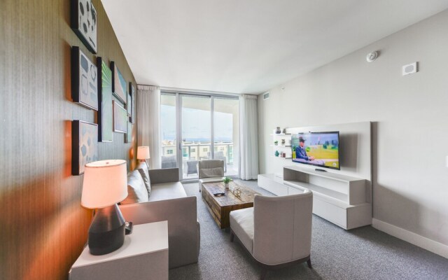 Perfect Beachfront Condo: Comfort & Luxury