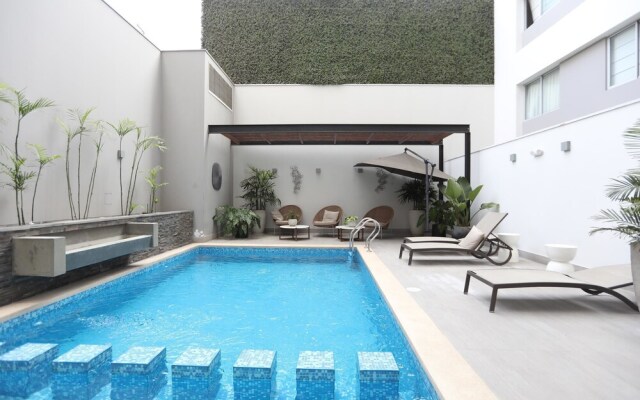 Disfruta de un Lindo Espacio con Balcón y Piscina