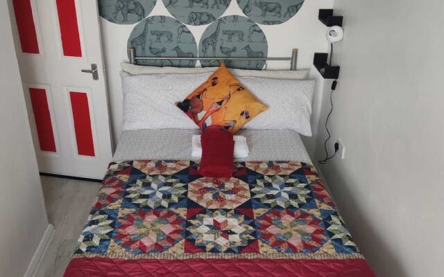 Captivating 3-bed Apartment in Romford