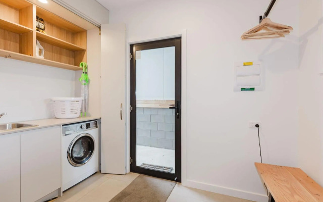 Spuren 4 of 2 Echidna Place East Jindabyne