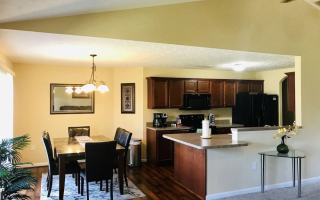 Spacious 3 BR Ranch House W Patio Yard in a Quiet Suburb