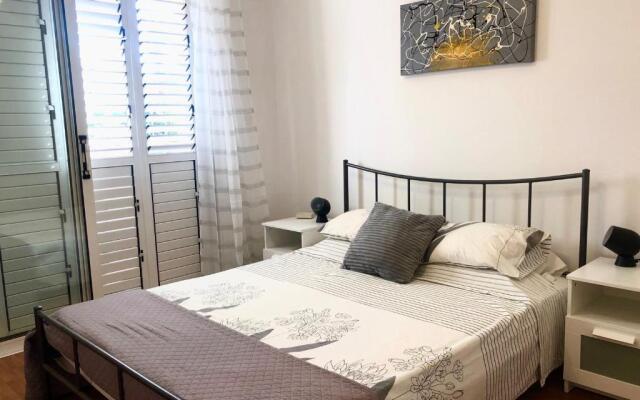 1 bedroom flat, prime location near sea, sleeps 4