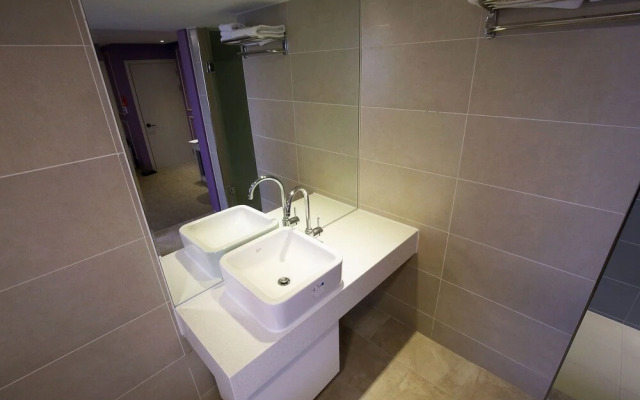 Asan Urban Brown Hotel