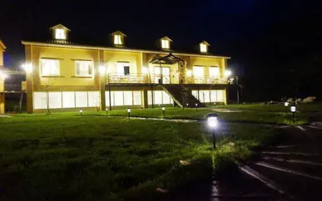 Famous Painting Town Hostel