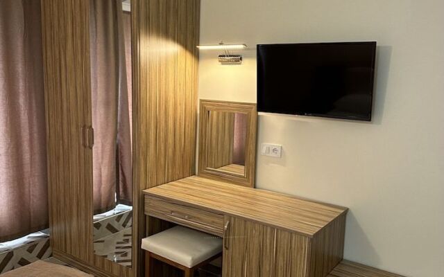 Era Holiday Hotel