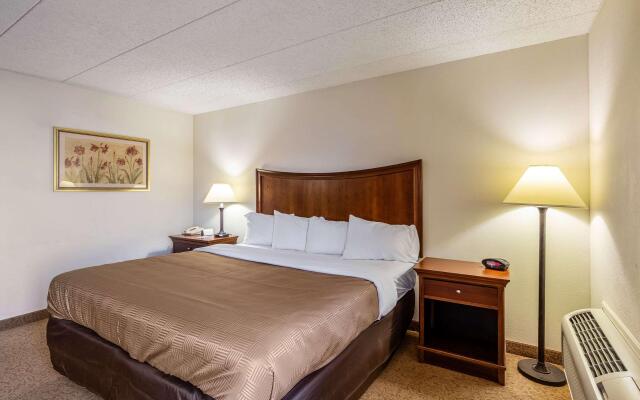 Tulsa Square Hotel Central, I-44 By OYO