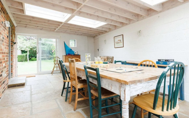 Charming Beach Getaway - Spacious 4BR Sunny Garden