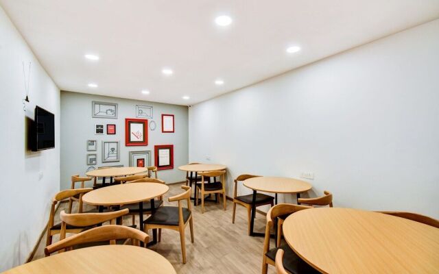 OYO Townhouse 146 Vijay Talkies