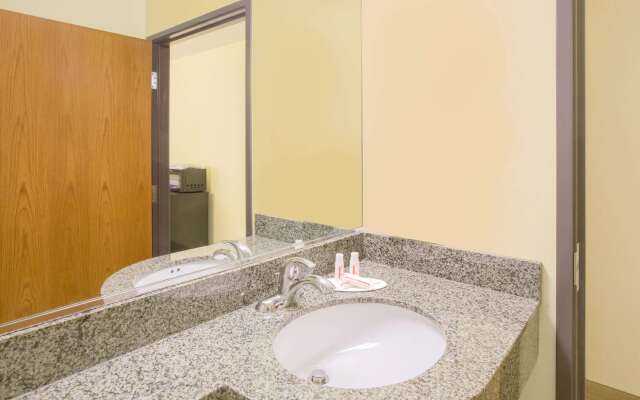 Microtel Inn & Suites by Wyndham Delphos