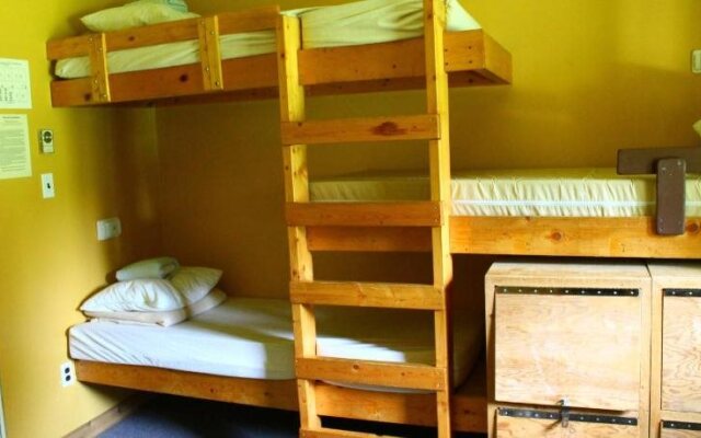 HI-Nordegg Shunda Creek Hostel