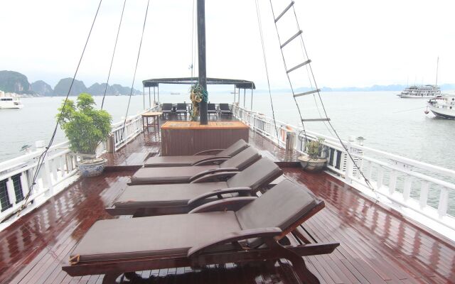 Lan Ha Legend Cruise