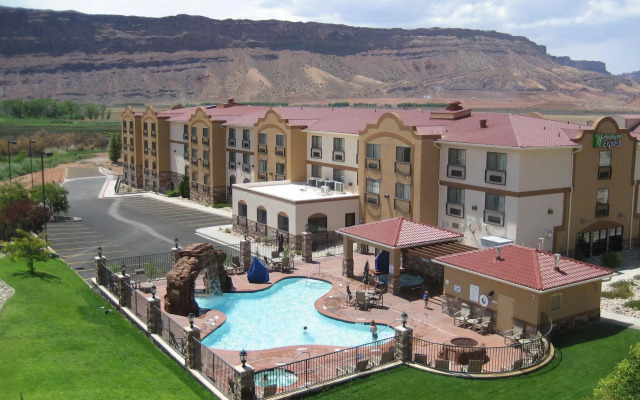 Holiday Inn Express & Suites Moab by IHG