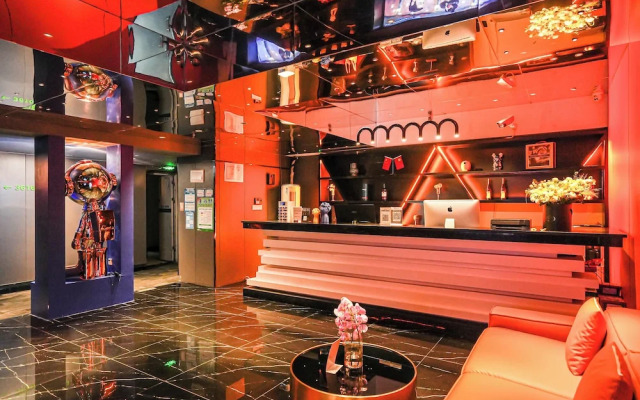 Wind Sleeping Color Hotel