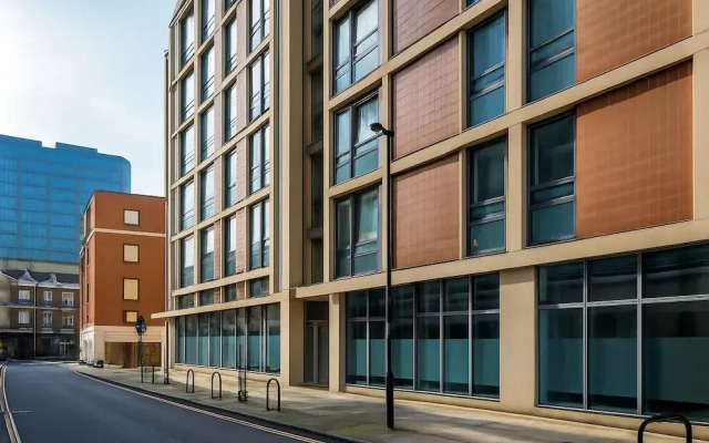 Still Life Moorgate Deluxe