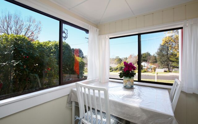 Tullys Hut - Walk to Hikes, Waterfalls, Views