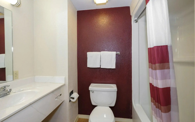 Red Roof Inn Holton