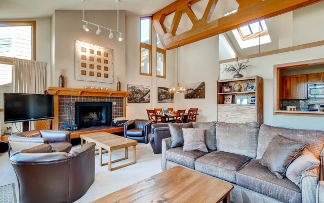 3 Bedroom Mountain Condo in Lakeside Village Near Keystone Lake with Complimentary Shuttle Service