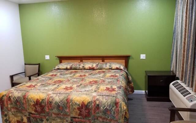 Travis Lodge Motel 16