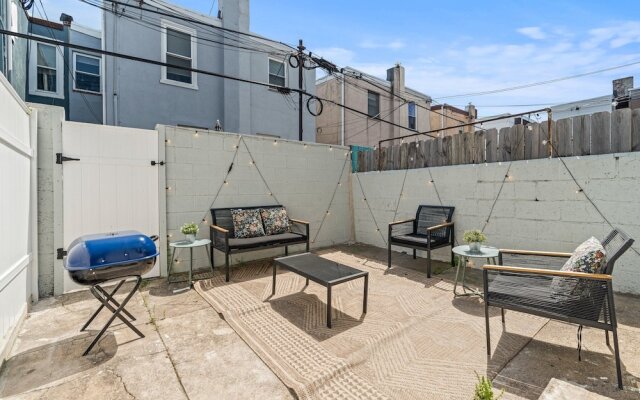 Stylish Near Stadiums & Nightlife Game Room