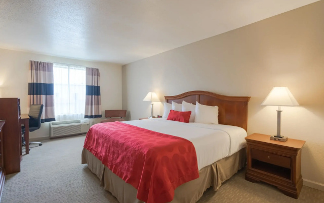 Cottonwood Suites Savannah Hotel & Conference Center