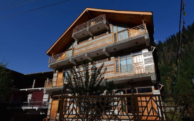 OYO 14150 Celebriti Suites