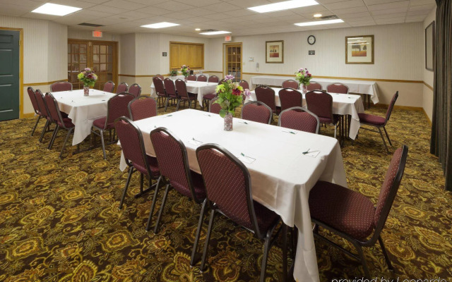 Country Inn & Suites by Radisson, Germantown, WI
