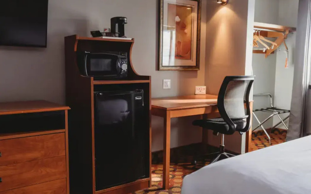 AmericInn by Wyndham Appleton Downtown