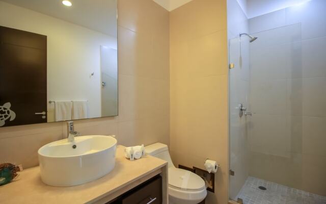 Condo with Pools Gym Yoga  by Olahola