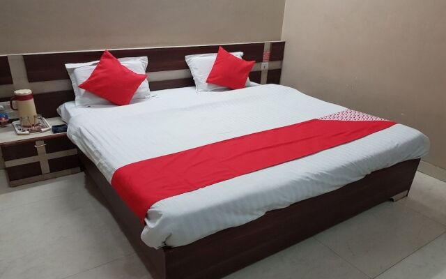 OYO 23649 Hotel Anand