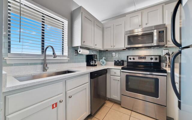 Relaxing 2bd/2ba w/ Partial View & Pool