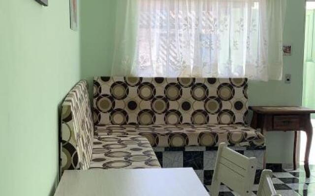 Casa, 1 quadra da praia.