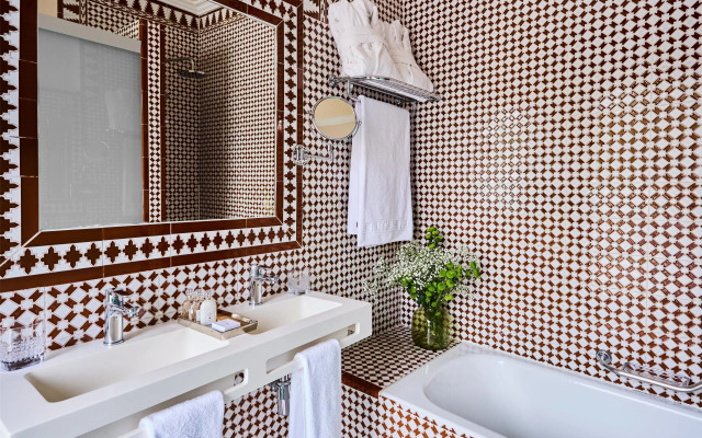 Alhambra Palace Hotel