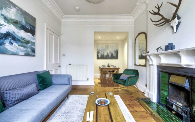 Guestready - Modern Classic Edinburgh Home With Free Parking