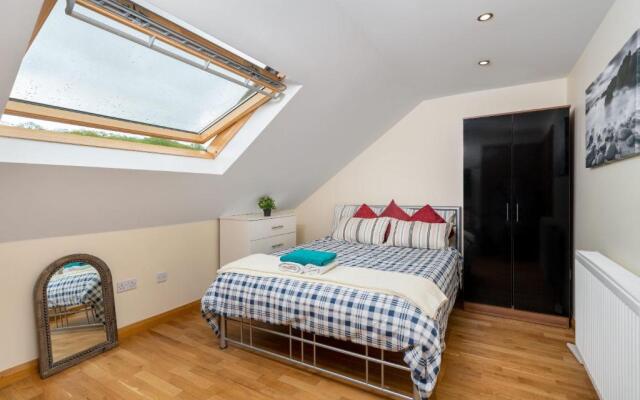 S6 Ensuite Loft Studio Space (Sandycroft Guest House)