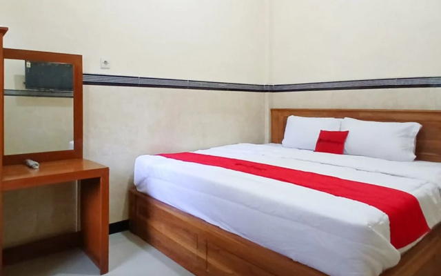 RedDoorz @ Dien Homestay Syariah Alun-alun Pasuruan – Guest Rooms – Pasuruan