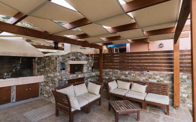 Beach front apartment with swimming pool