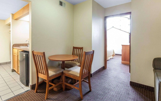 Quality Inn And Suites Dollywood
