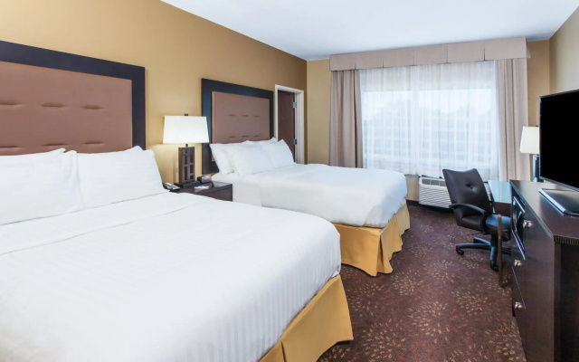 Holiday Inn Express & Suites Sandusky by IHG