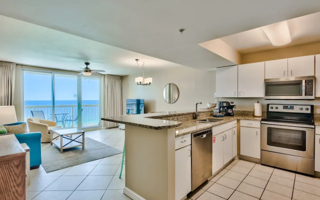 Pelican Beach Resort by Colasan
