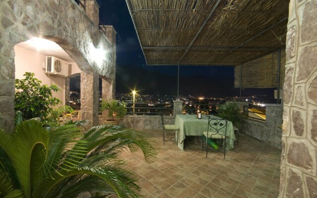 Contessa Apartments