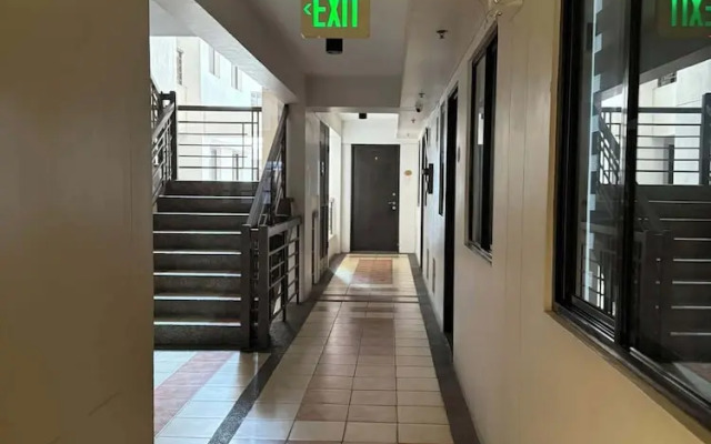 Alabang Condo by Lyre