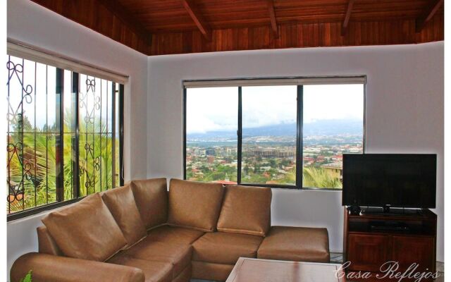 Casa Reflejos City View