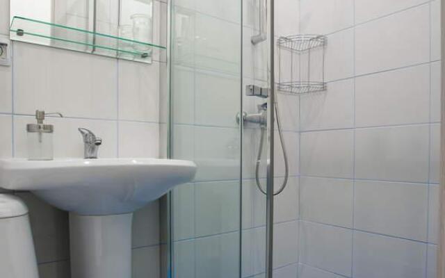 Guests Love on Rubinsteina