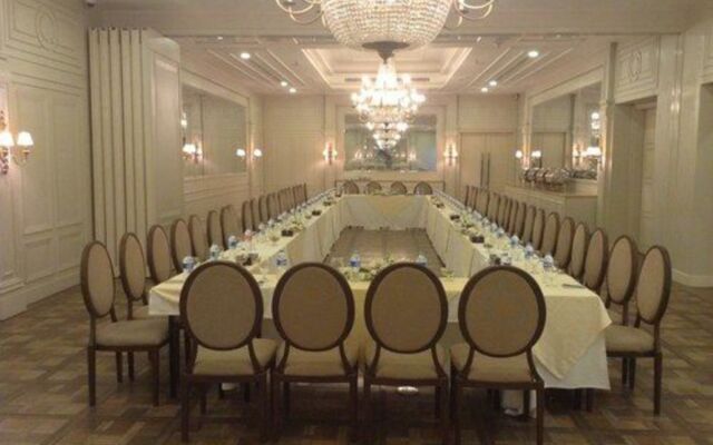 The Nishat Hotel Gulberg
