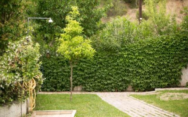 4bdr Beachfront House In Kalandra