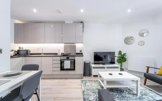 Seven Living Residences Solihull - Modern Studios NEC and BHX