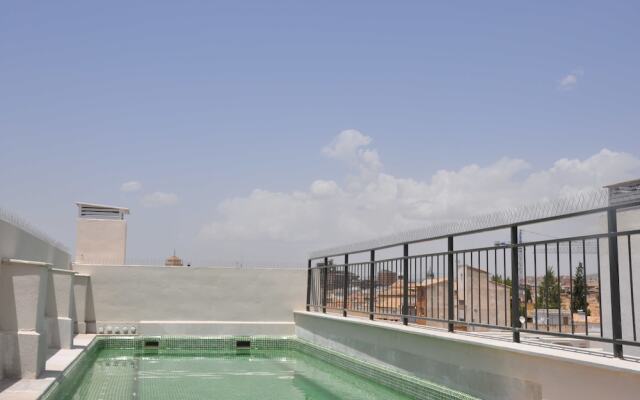 Granada Deluxe Apartments